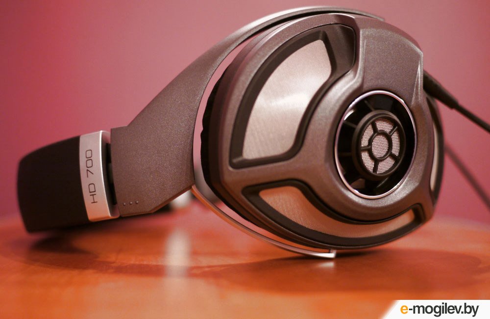 �������� Sennheiser HD 700